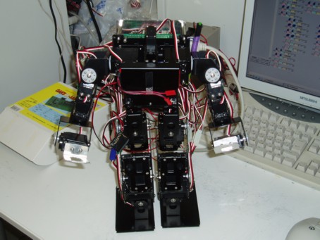 二足歩行ロボット